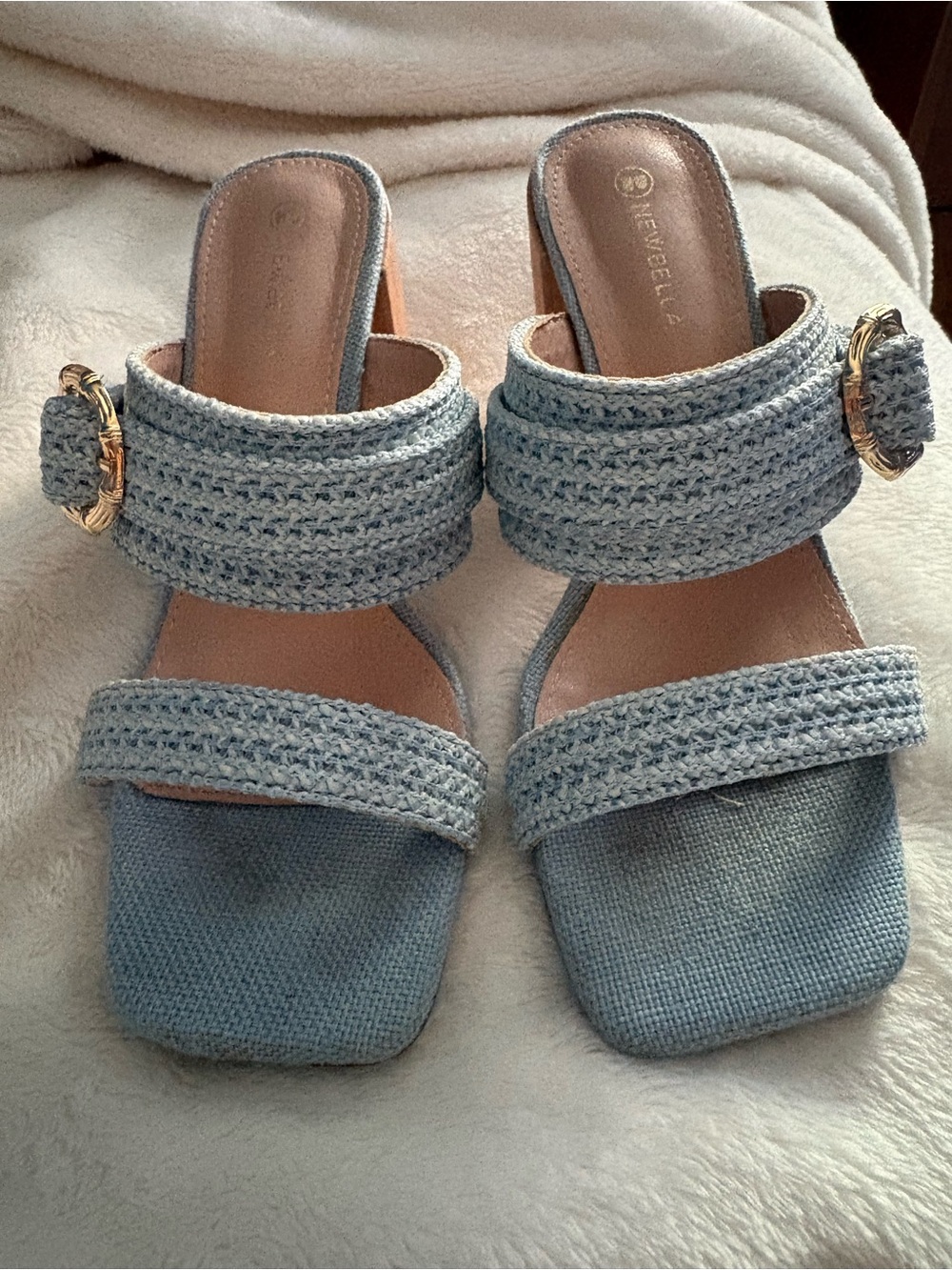 Block heels in Light Blue with woven straps